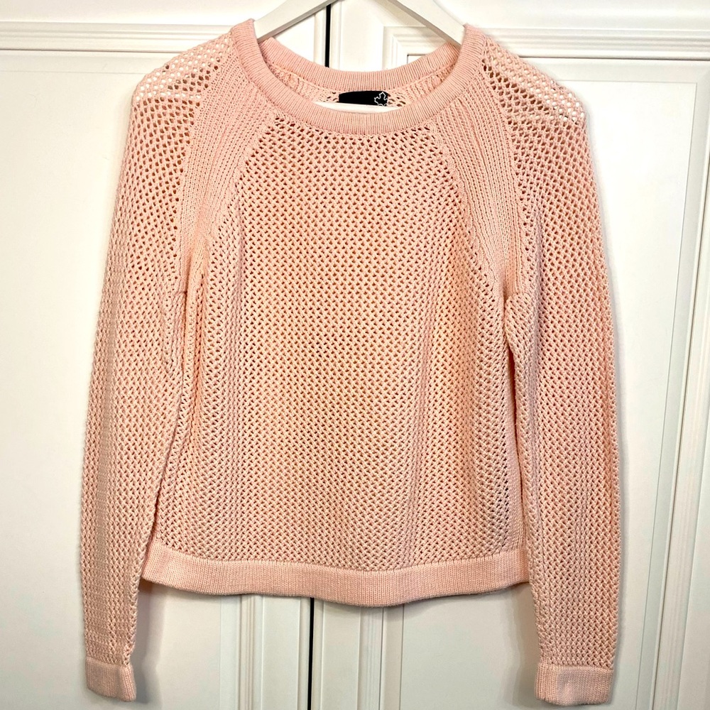 EUC Vintage Sears Women’s Medium Pink Crew Neck Sweater with a Slight Sparkle